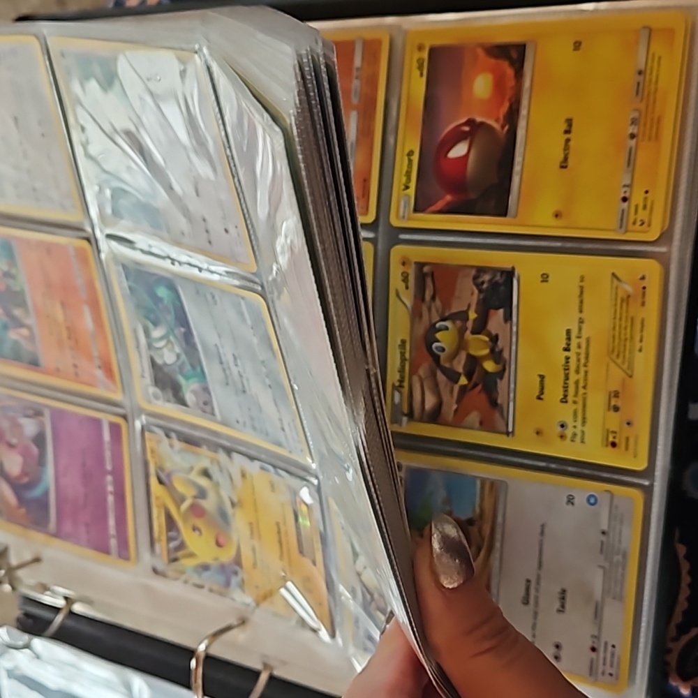 Pokémon folder with 25 pages filled with cards